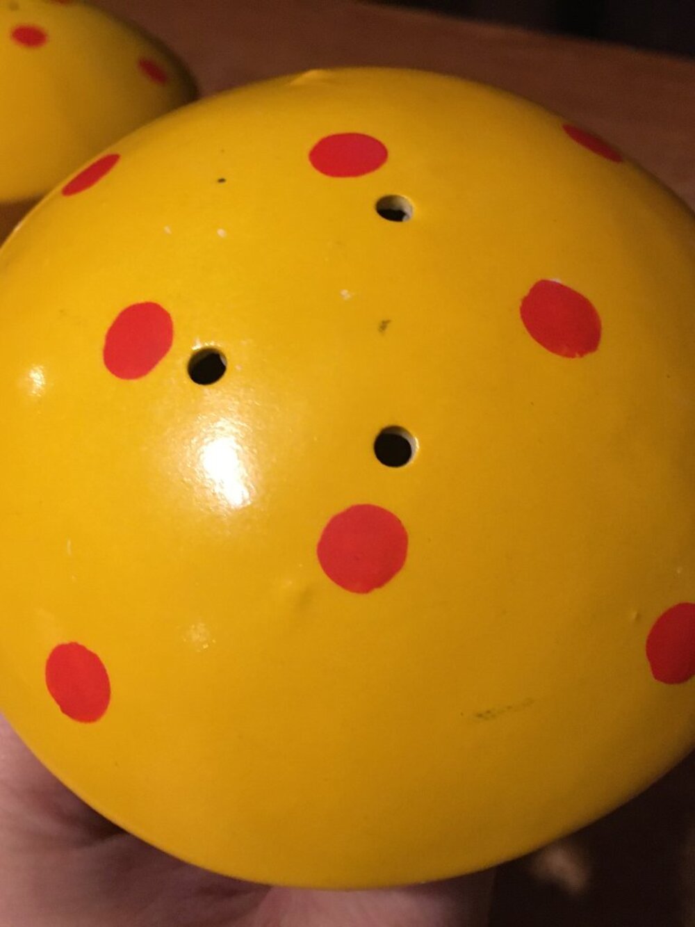 LARGE 5" CERAMIC MUSHROOMS SALT & PEPPER SHAKERS YELLOW RED DOTS - Picture 5 of 10